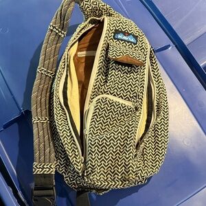 Kavu Herringbone Blk/Wht Patterned Sling Bag